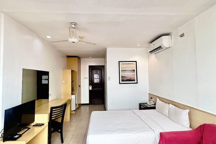 Room 12 of 33