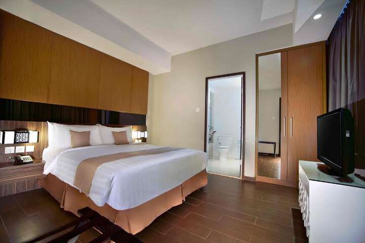 Room 5 of 37