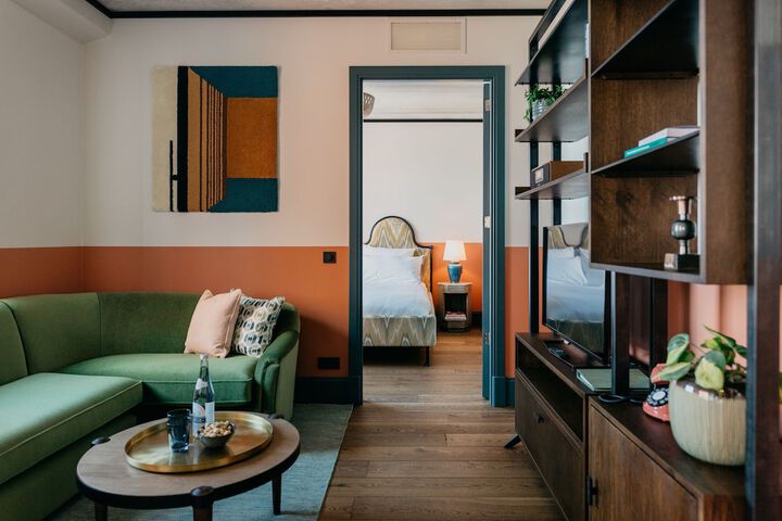 Room 26 of 86