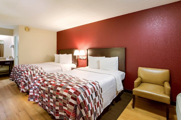 Standard Double Bed Accessible (6 of 9)