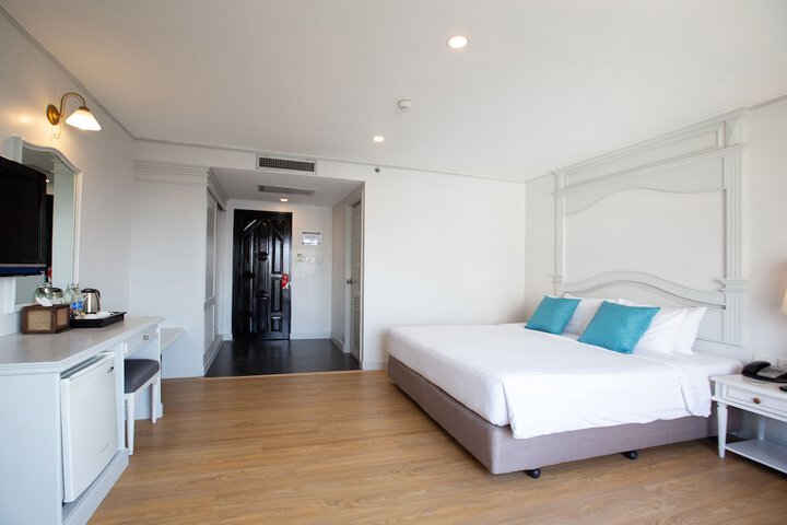 Room 9 of 61
