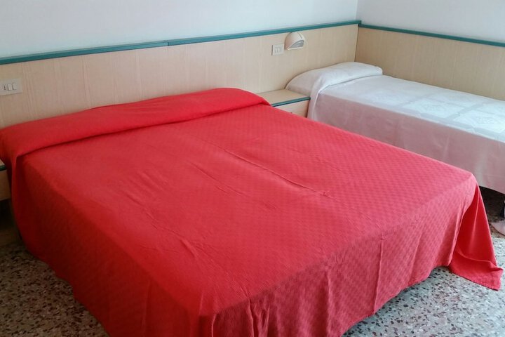 Room 1 of 3