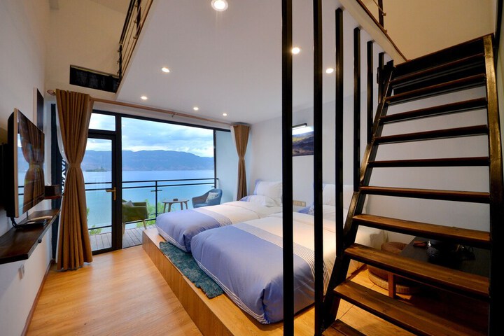 Room 8 of 48