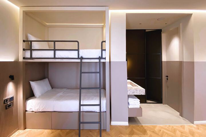 Room 4 of 48