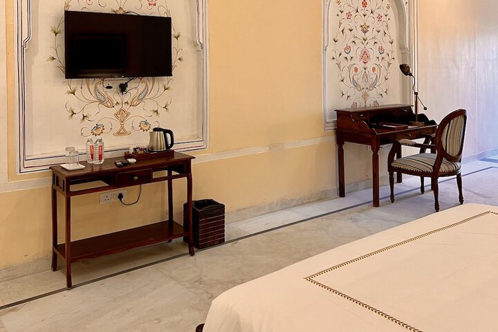 Room 24 of 140