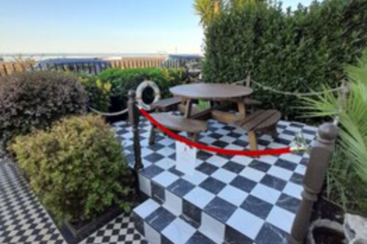 Sundeck 84 of 91