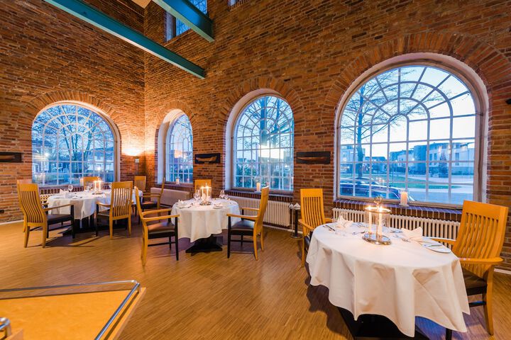 Dining 44 of 76