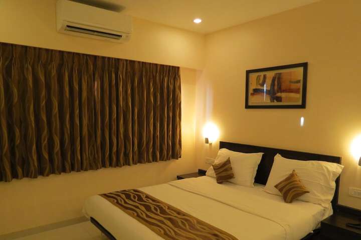 Room 11 of 24