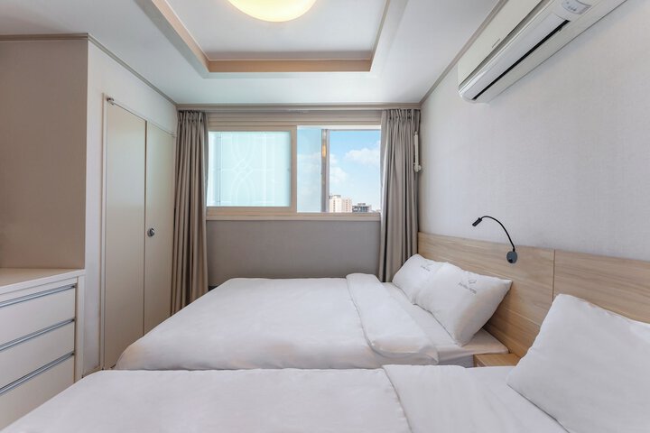 Room 54 of 66