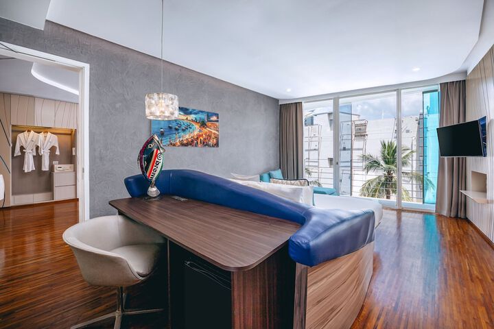 Room 52 of 148