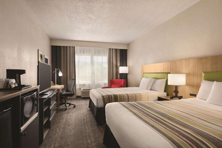 2 Queen Beds (8 of 25)