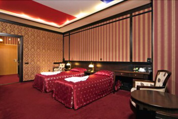 Attache Hotel