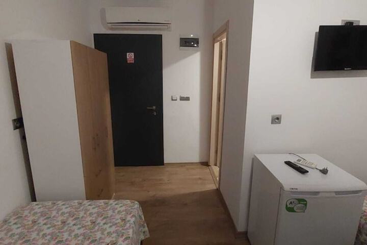 Room 13 of 36