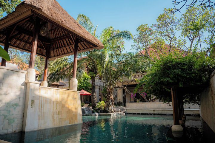 Hotel Pool