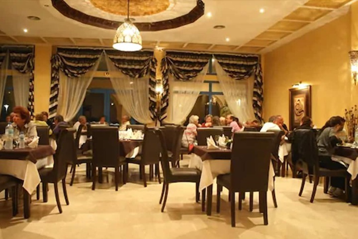 Dining Photos