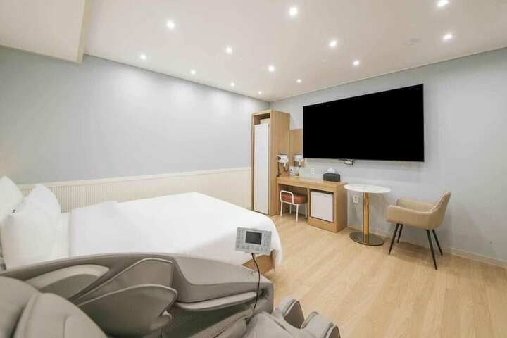 Room 21 of 53