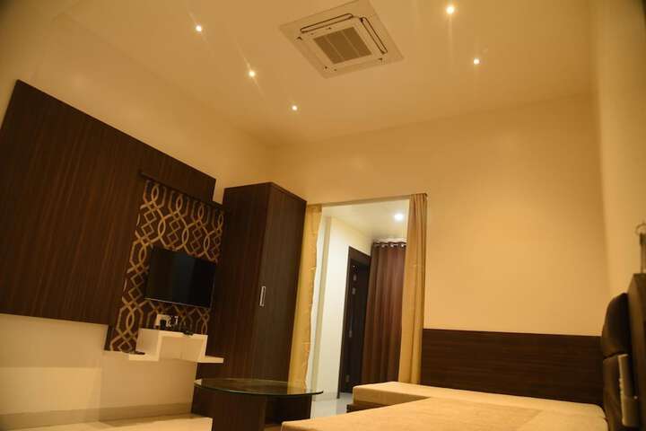Room 9 of 43