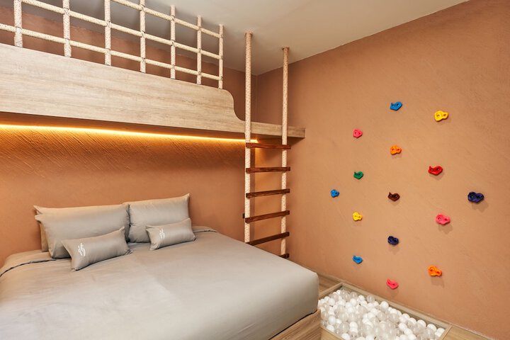 Room 5 of 52