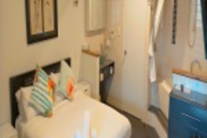 Room 325 of 420