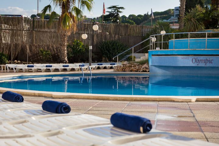 Hotel with Pool