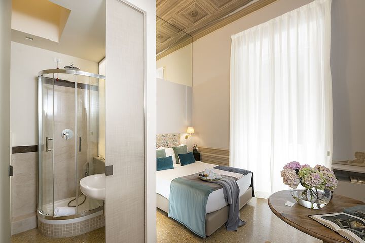 Room 10 of 67