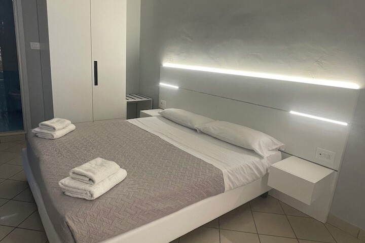 Room 6 of 18
