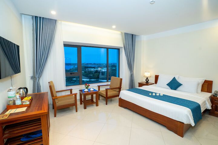 Room 10 of 80