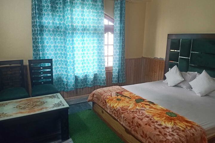 Room 12 of 50