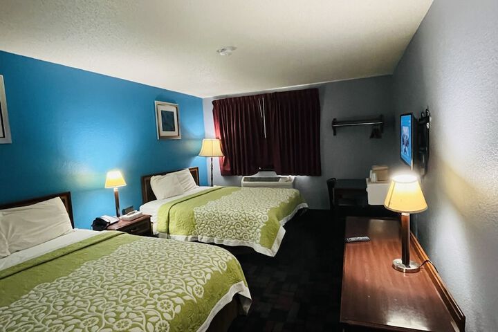 1 King Bed (19 of 21)