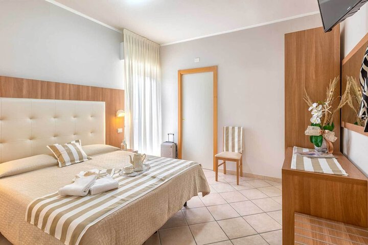 Room 7 of 13