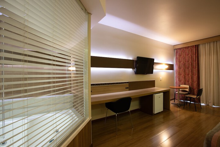 Room 7 of 111
