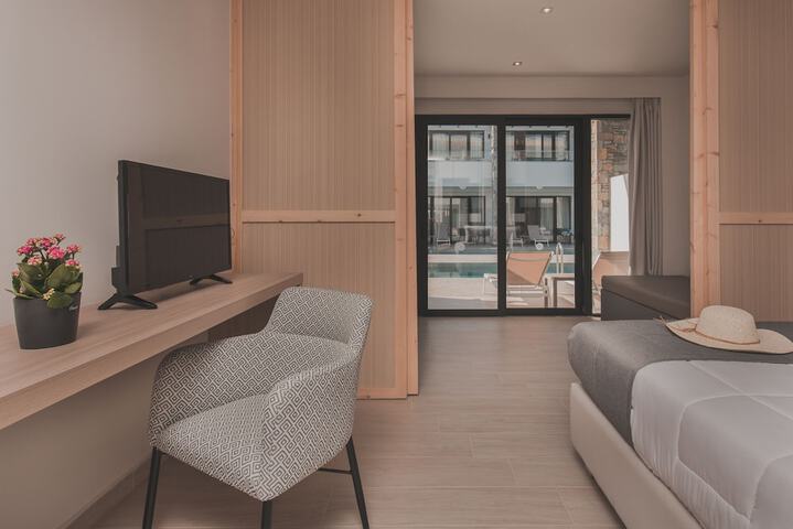 Room 5 of 28