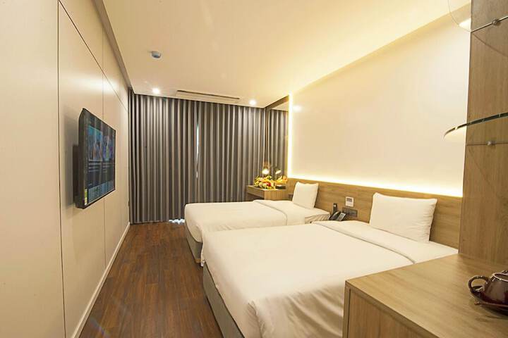 Room 10 of 28