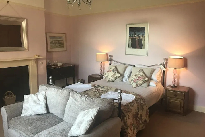 Room 2 of 11