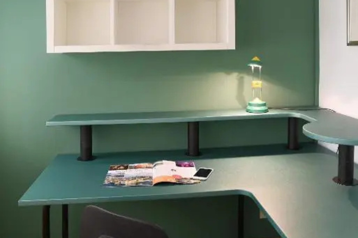 Room 4 of 8