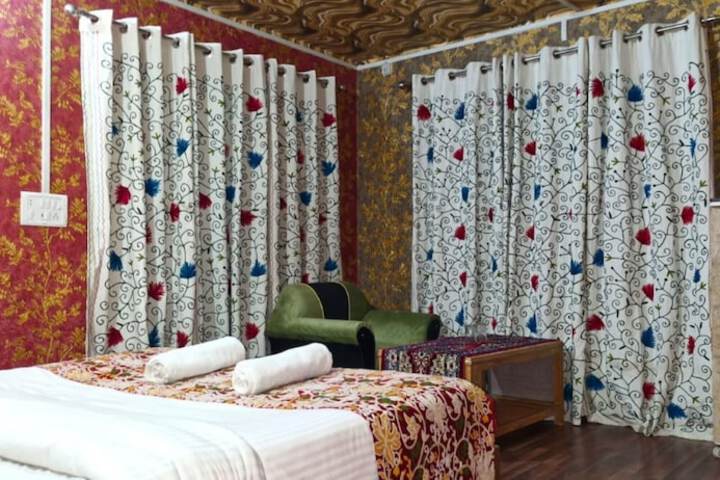 Room 3 of 10