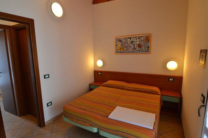 Room 5 of 40