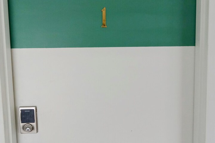 Room 25 of 183