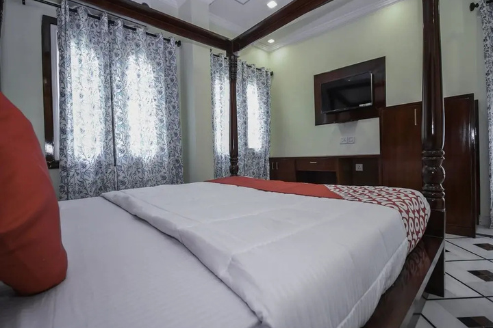 Room 3 of 9
