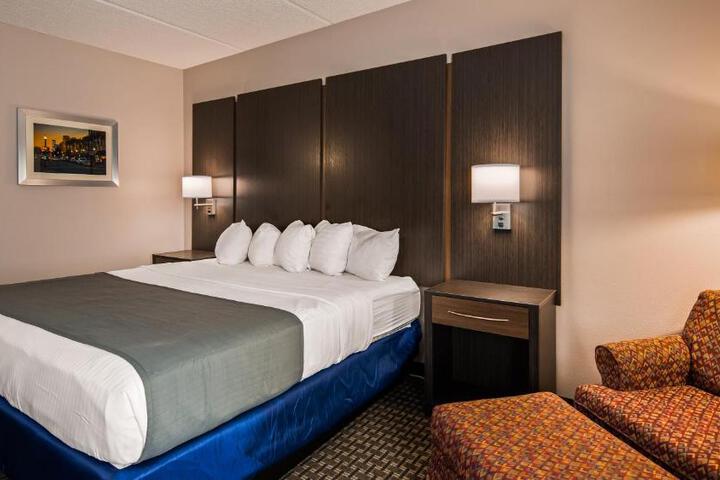 2 Double Beds High Speed Internet Accessible Microwave and Refrigerator Flat Screen Tele (5 of 7)
