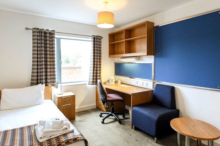 Room 3 of 27