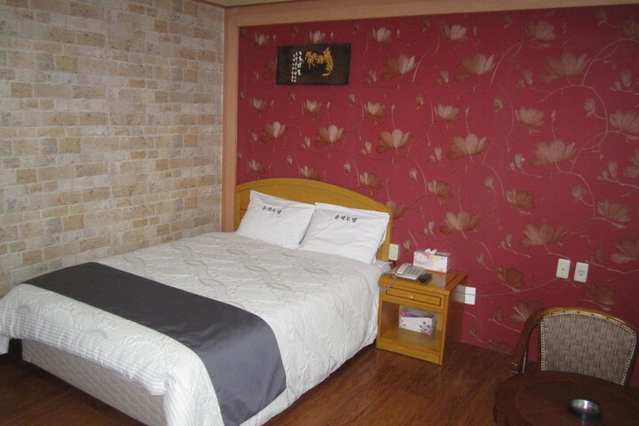 Room 13 of 36