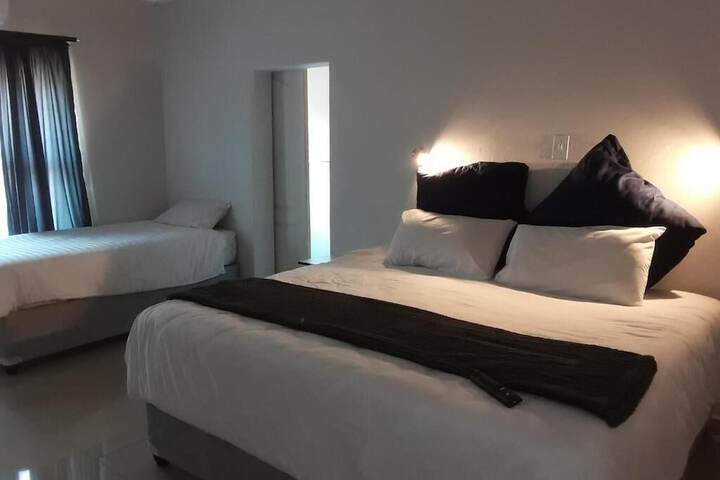 Room 6 of 11