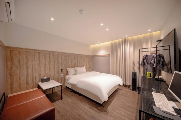 Room 4 of 19