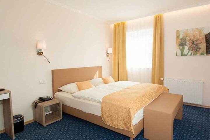Room 14 of 37