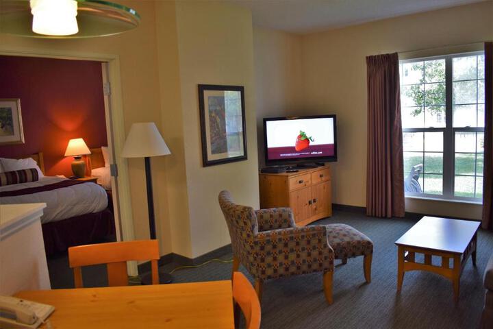 1 King Bed Suite (10 of 14)