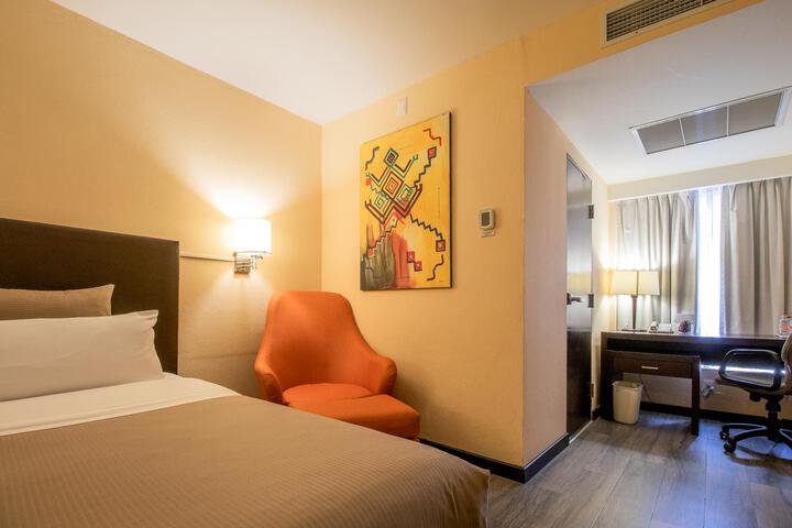 Room 10 of 65