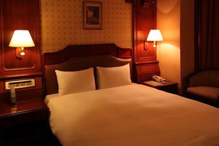 Room 9 of 26