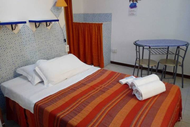 Room 4 of 28