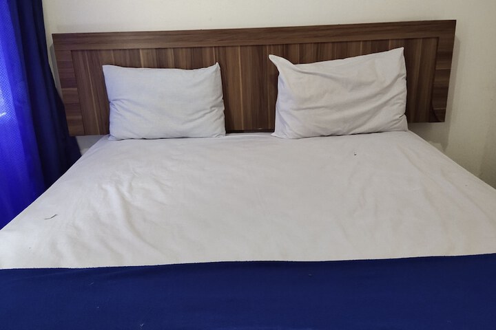 Room 10 of 16